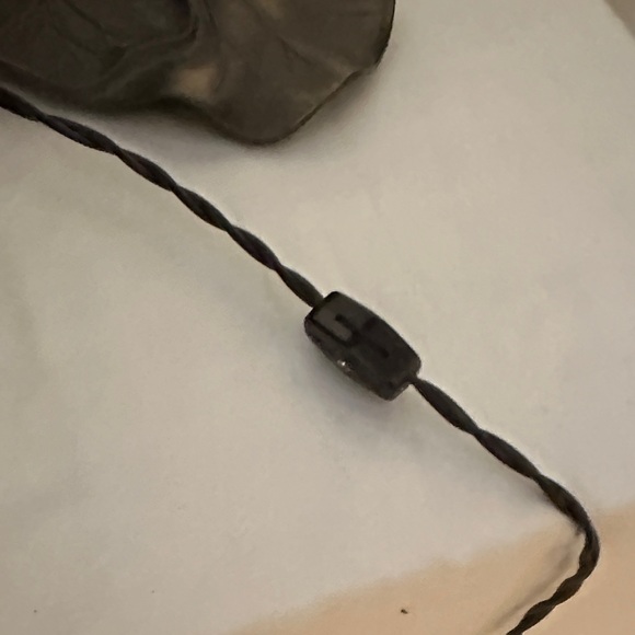 Elegant Bronze Leaf Table Lamp - Picture 4 of 7